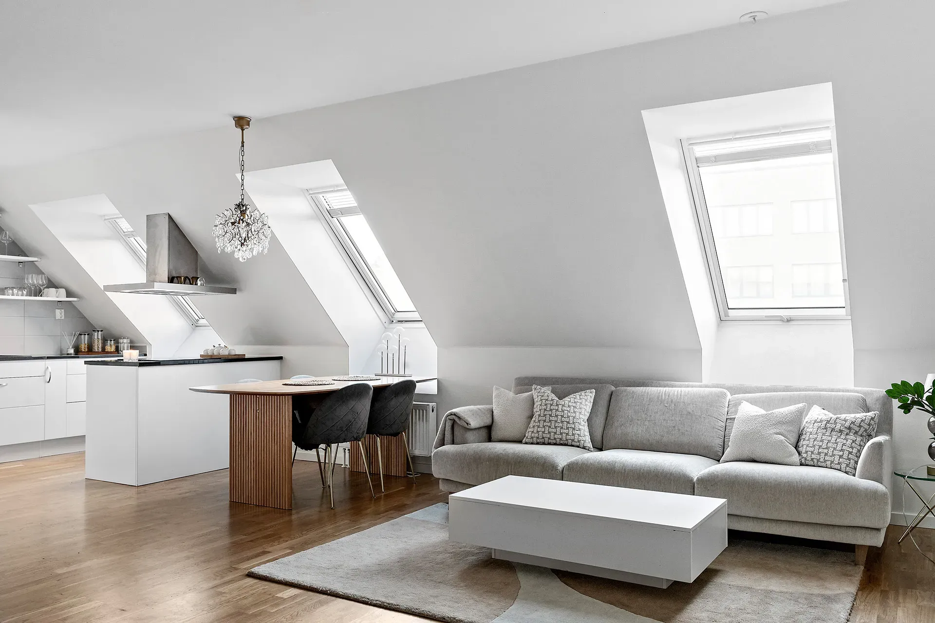 12644882_6-328-16_photo_web